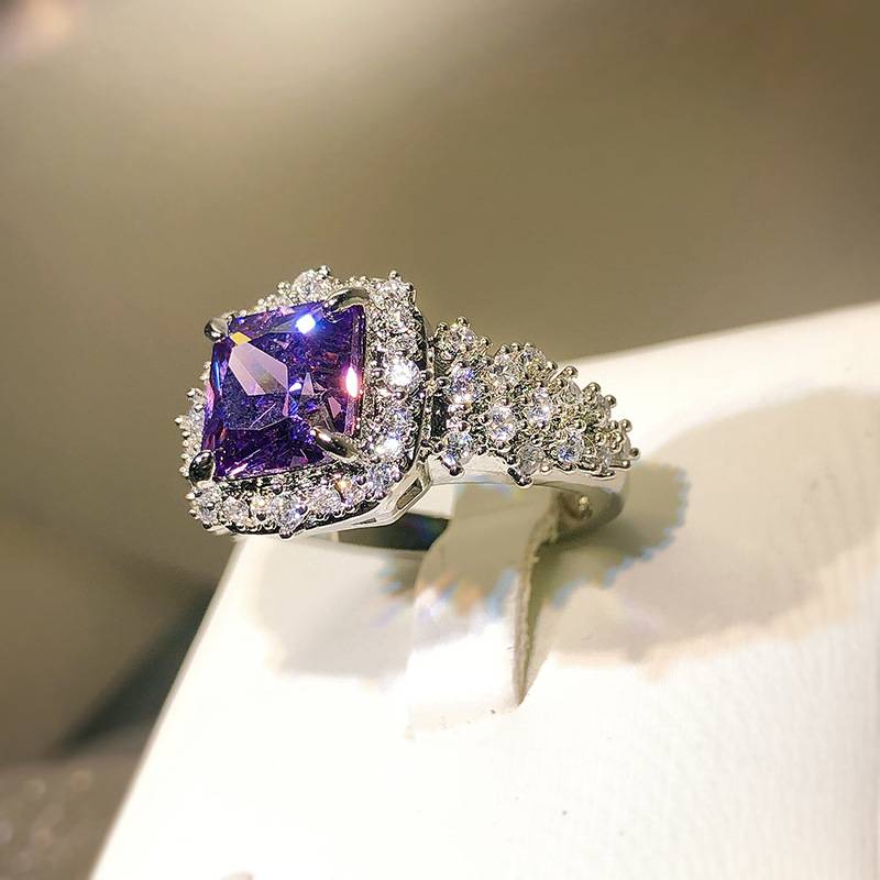 Color gem rings Female light luxury high -level sense super glittering luxury inlaid purple gemstone bright drill versatile