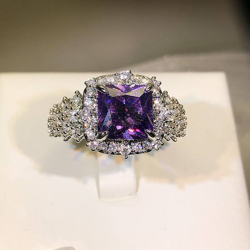 Color gem rings Female light luxury high -level sense super glittering luxury inlaid purple gemstone bright drill versatile