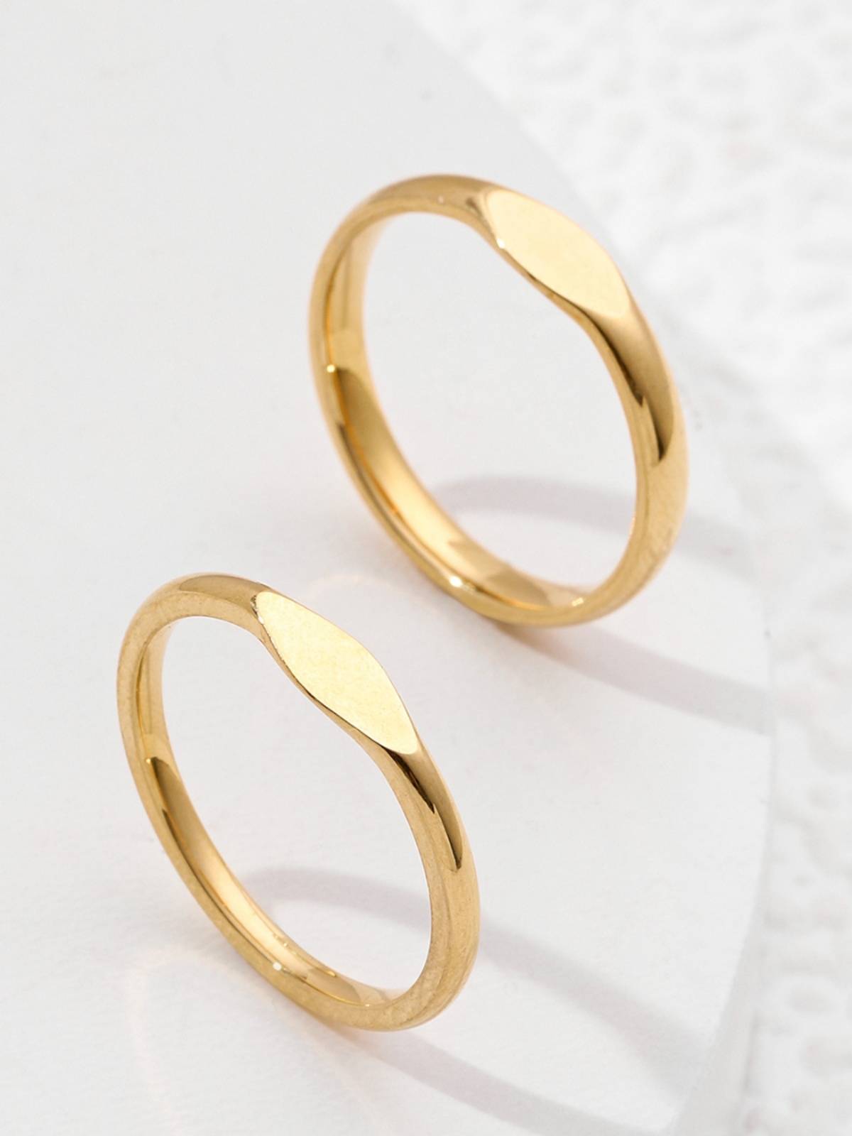 Stainless steel jewelry fashion light luxury 4mm light board can be carved with couple titanium steel ring finger ring female source factory