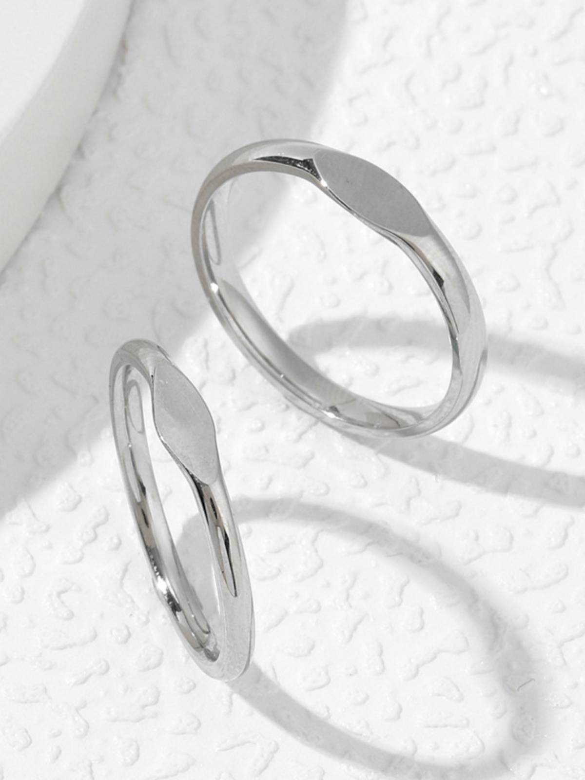 Stainless steel jewelry fashion light luxury 4mm light board can be carved with couple titanium steel ring finger ring female source factory