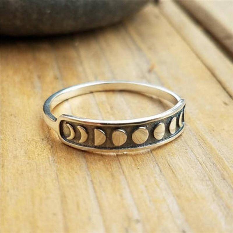 The new retro month lacks the moon, the lady ring, the European and American tide people versatile ring cross -border e -commerce jewelry