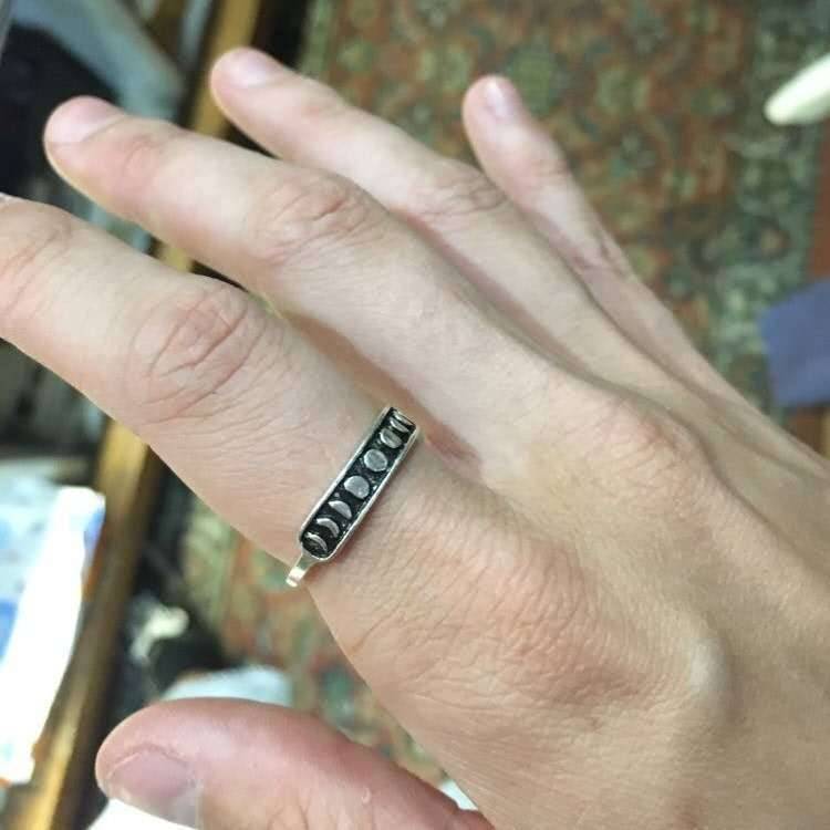 The new retro month lacks the moon, the lady ring, the European and American tide people versatile ring cross -border e -commerce jewelry