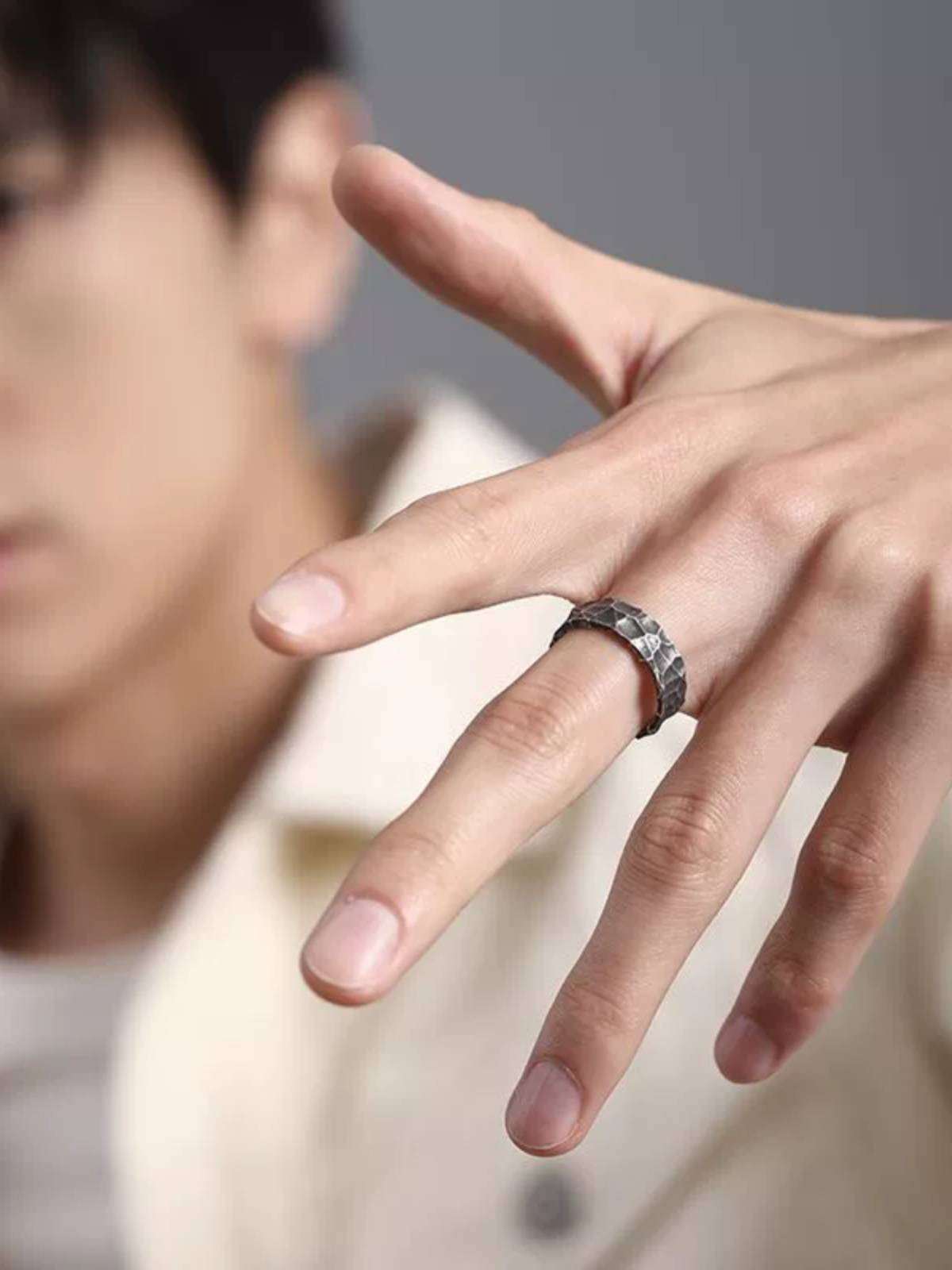 Korean version of retro stone pattern ring female simple personality niche design high -level fingerprint ring finger ring tail ring