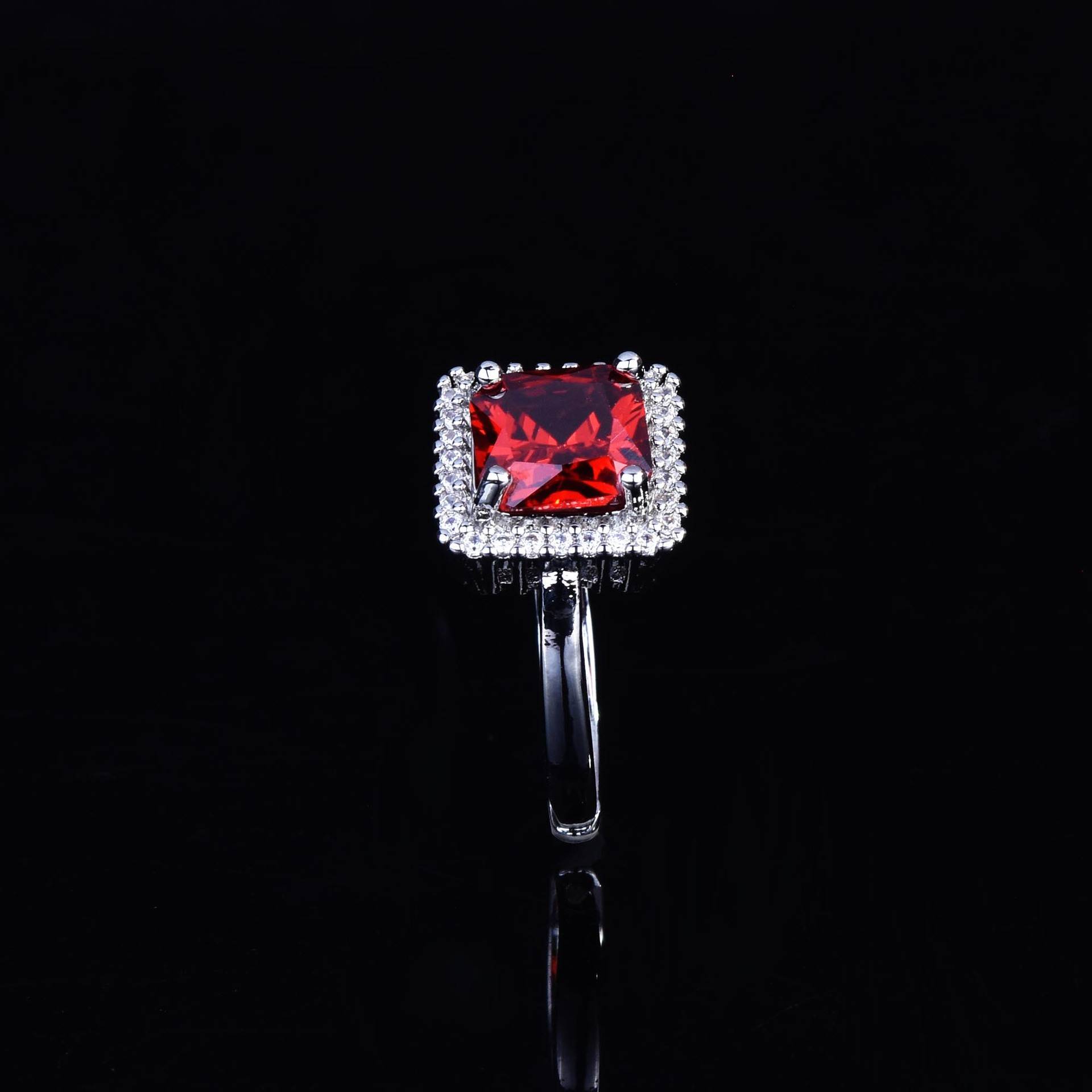 Cross -border European and American lover Gifts Fashion Princess Bag Diamond Ring Micro Stone Rights Streaming Ring Ring