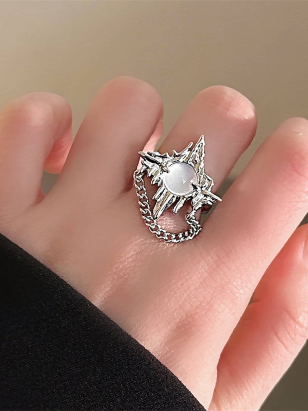 Black Aunt Jewelry 2024 new light luxury niche high -level high -level sense of moonstone flow Soviet opening ring ring female ring female