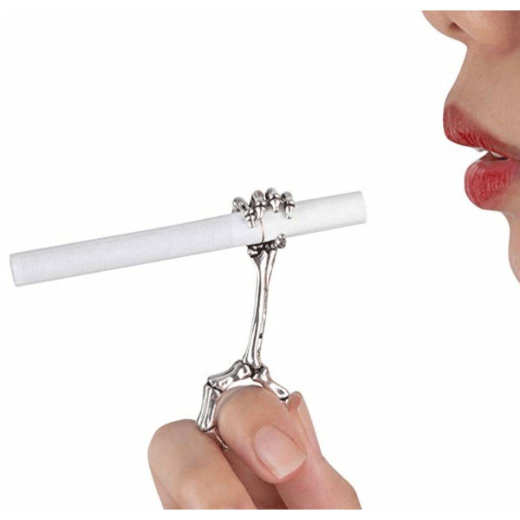 Cross -border new hand bone smoke, ring personality ring, cigarette, cigarette, cigarettes, holding holder holder skull styling gift