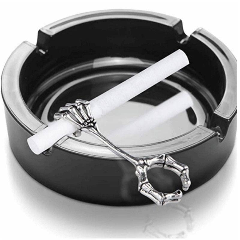 Cross -border new hand bone smoke, ring personality ring, cigarette, cigarette, cigarettes, holding holder holder skull styling gift