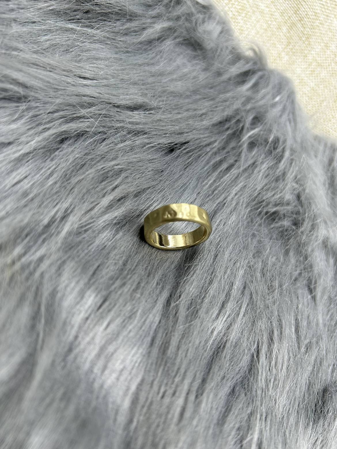 A303 Love Nothing Jewelry Golden Landed Golden tempera
