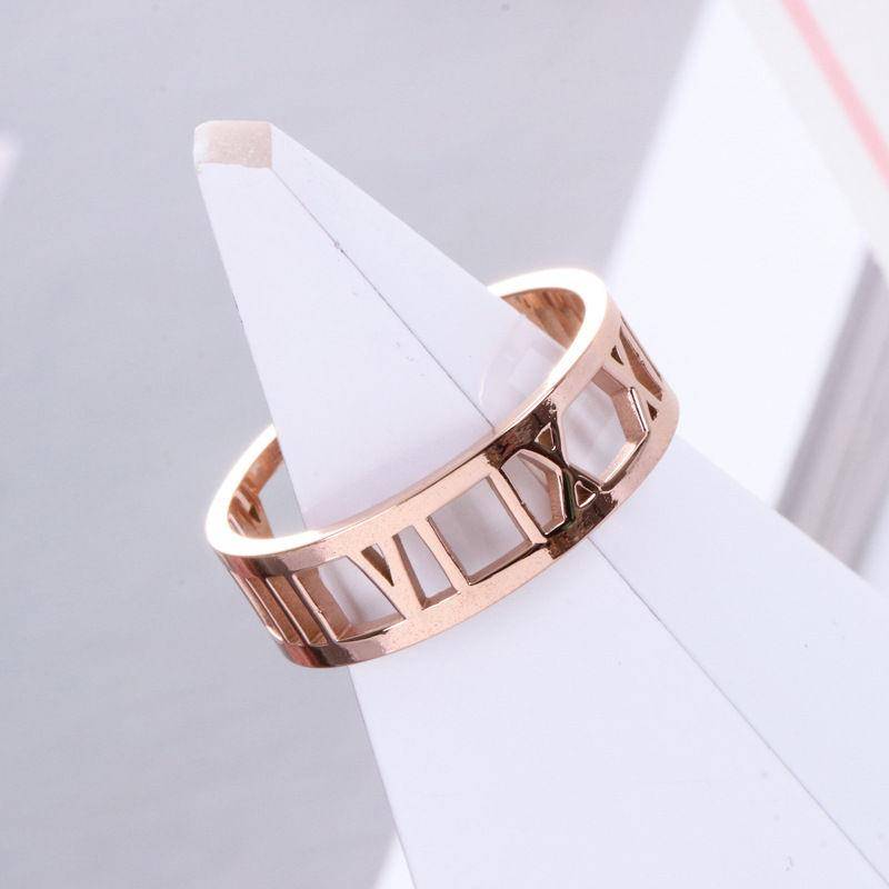 New girl wide version hollow Roman numeral index finger stains titanium steel couple ring