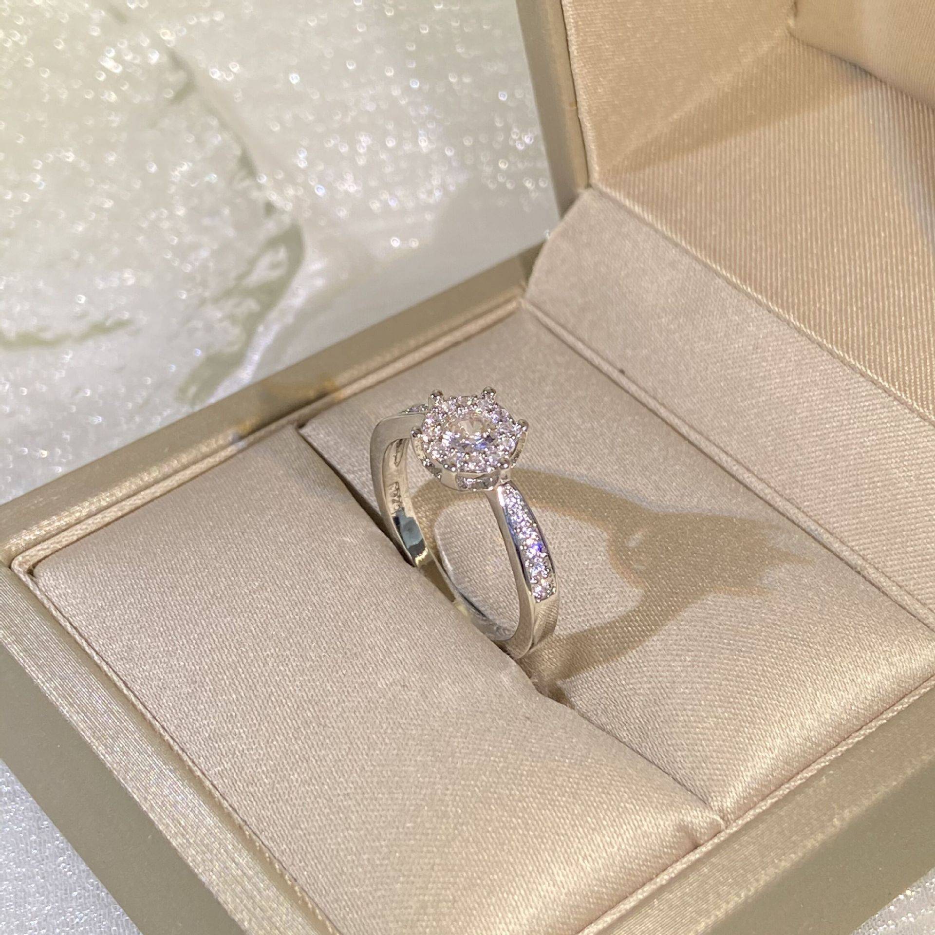Cross -border jewelry Korean version of wedding ring eight -hearted eight arrow simulation diamond ring ring women couples creative proposal marriage