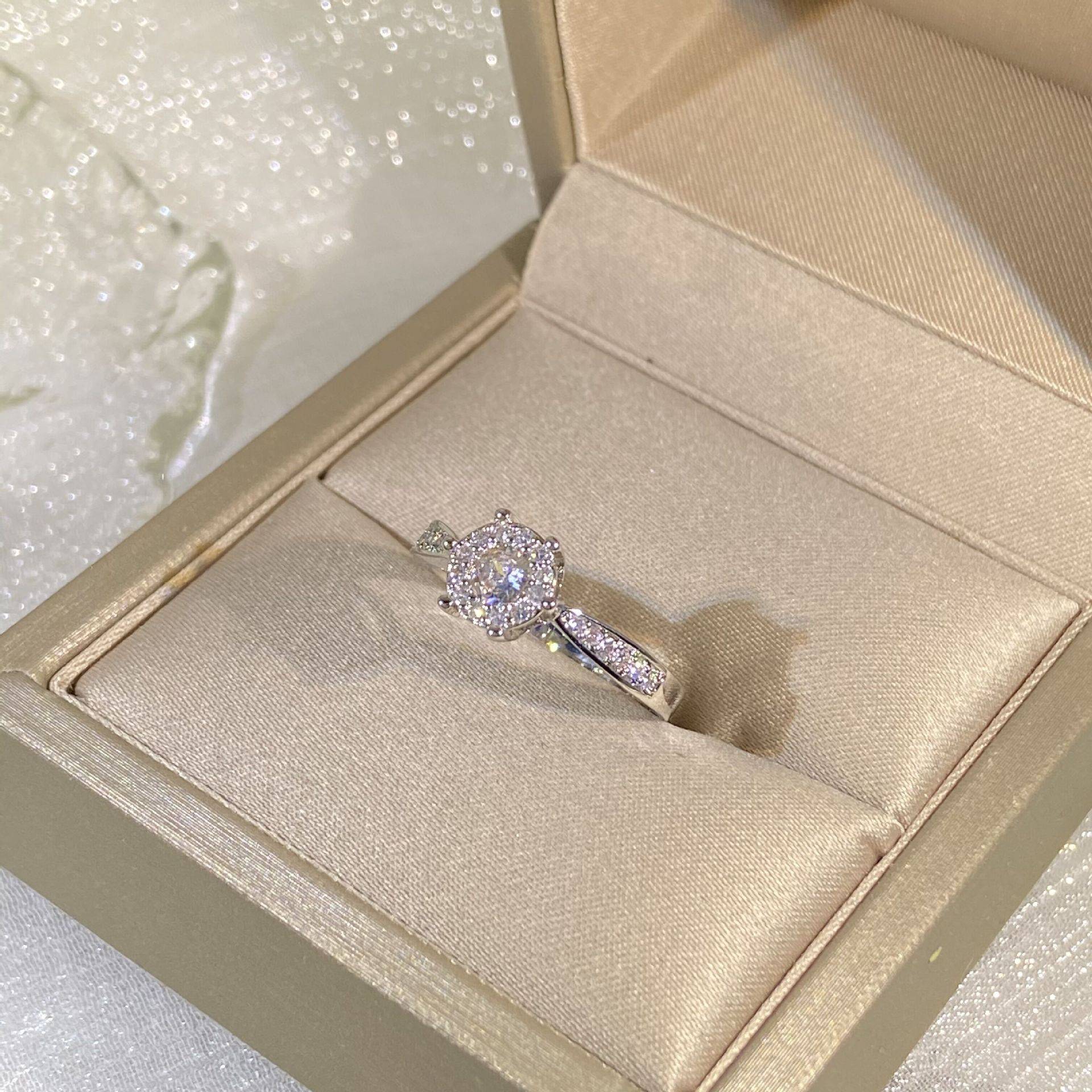 Cross -border jewelry Korean version of wedding ring eight -hearted eight arrow simulation diamond ring ring women couples creative proposal marriage