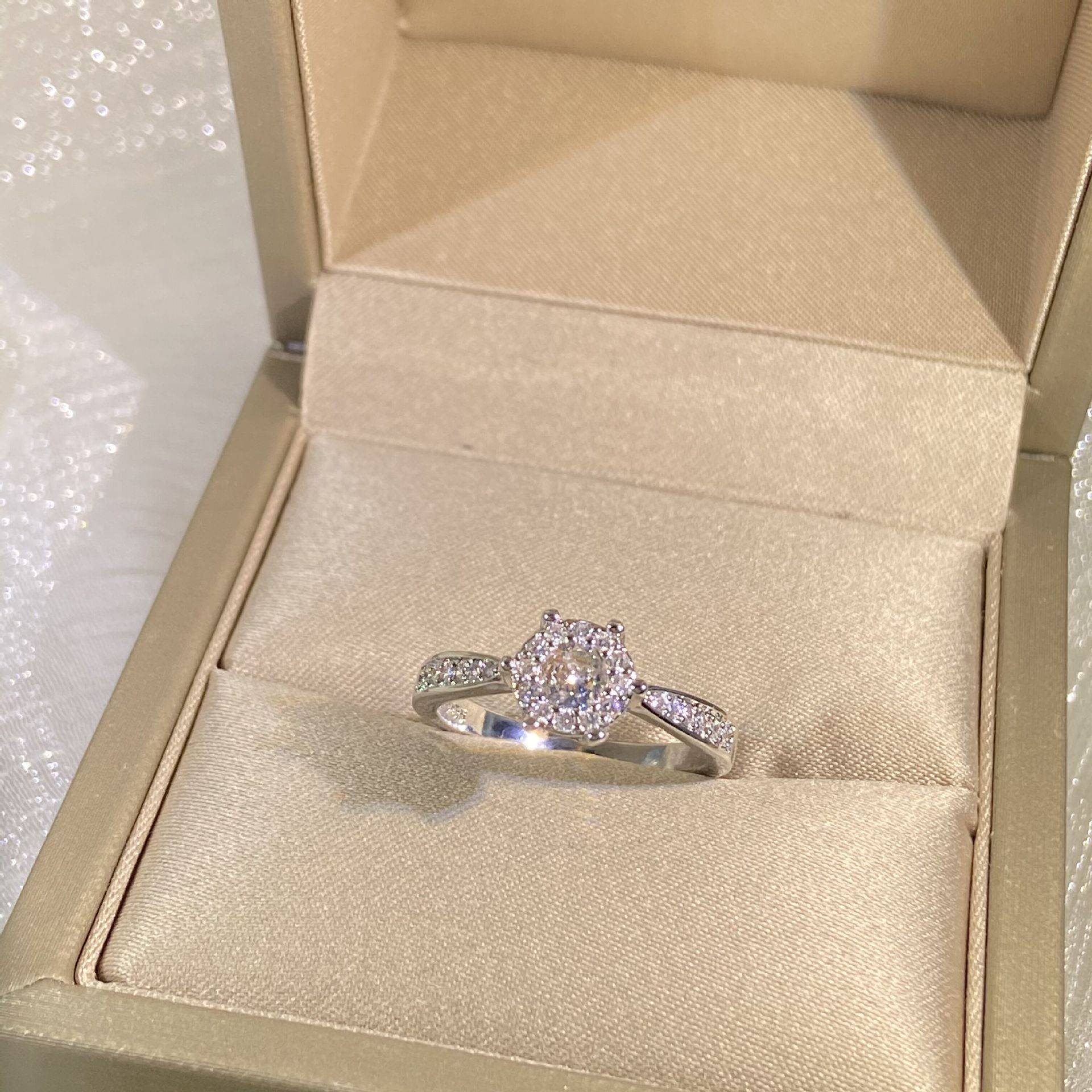 Cross -border jewelry Korean version of wedding ring eight -hearted eight arrow simulation diamond ring ring women couples creative proposal marriage