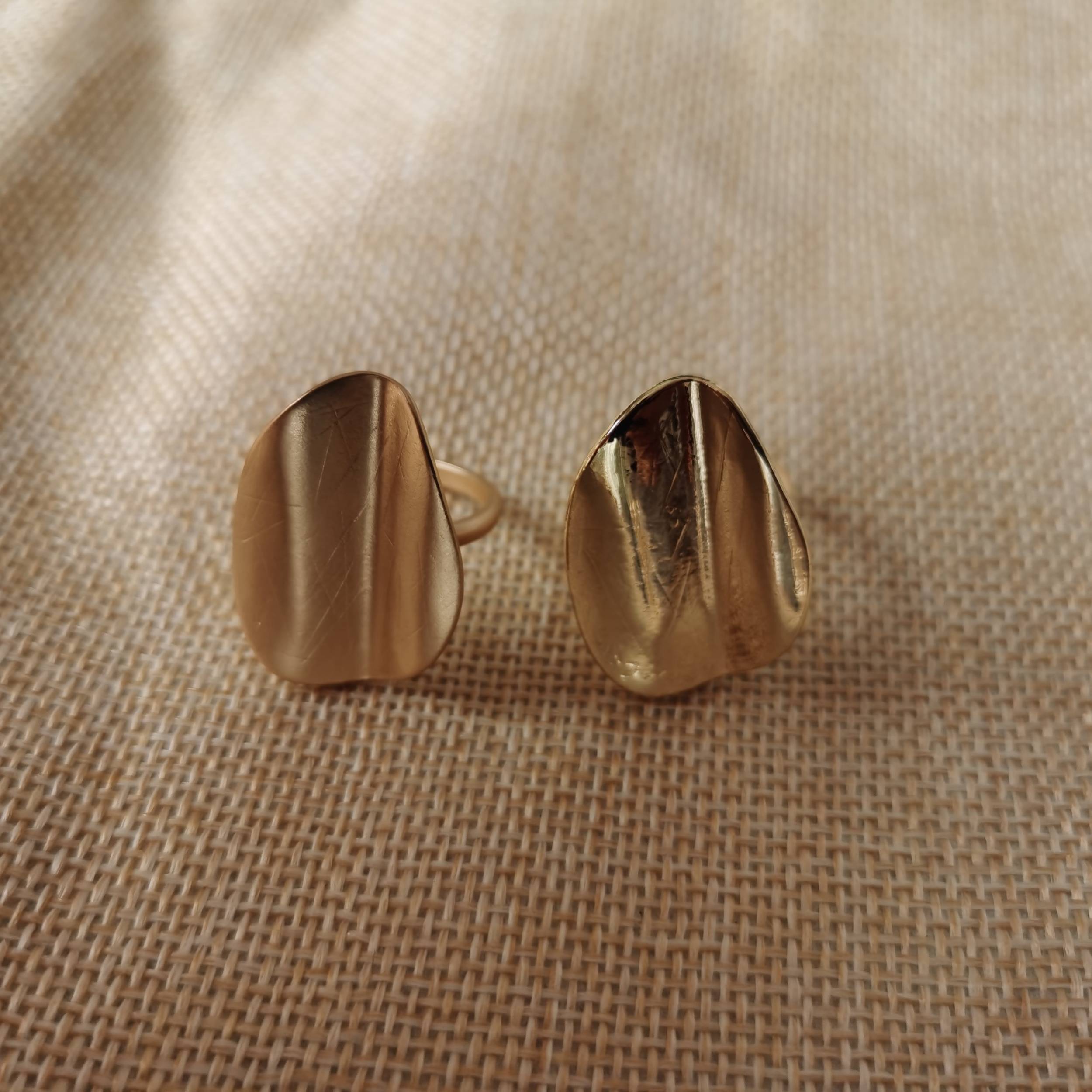 Qingdao jewelry ringing European and American punk style trend fashion, simple personality leaf folds, light -free gold rings