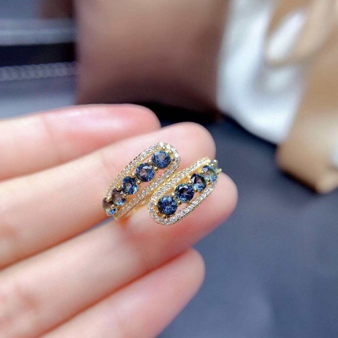 Senior sense of unique new natural London London Bato Pache ring women's crystal full net fire color flashes flashes