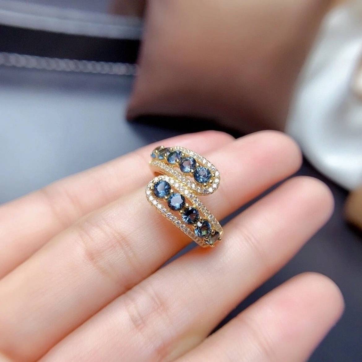 Senior sense of unique new natural London London Bato Pache ring women's crystal full net fire color flashes flashes
