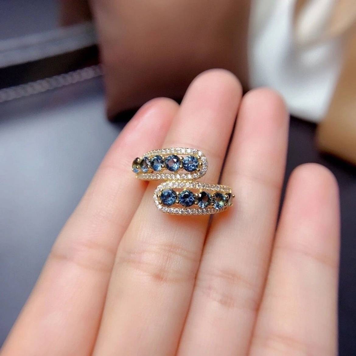 Senior sense of unique new natural London London Bato Pache ring women's crystal full net fire color flashes flashes
