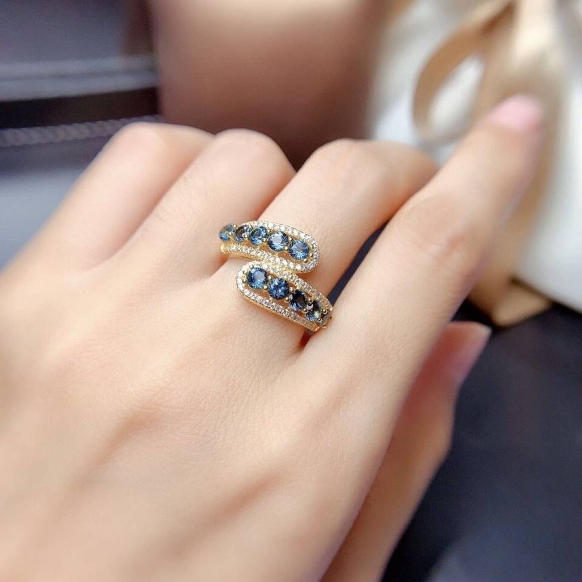 Senior sense of unique new natural London London Bato Pache ring women's crystal full net fire color flashes flashes