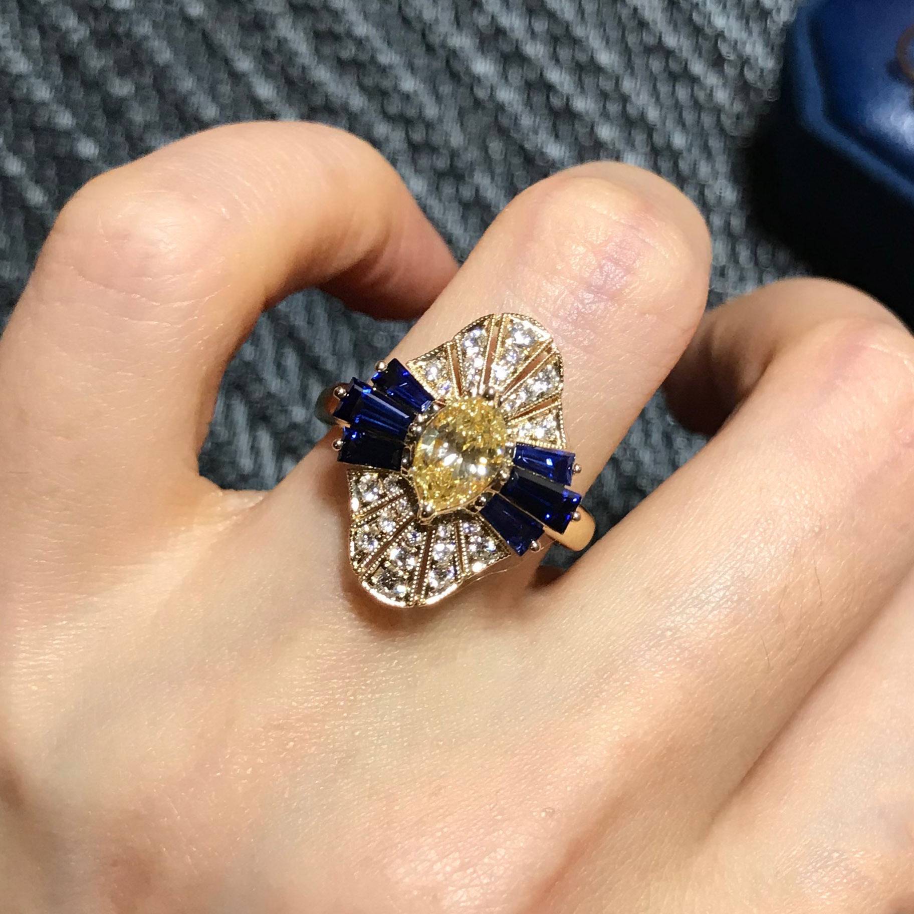 YOUNG French retro horses -shaped yellow vermiculite ring sapphire 18k golden ring cushioning style jewelry