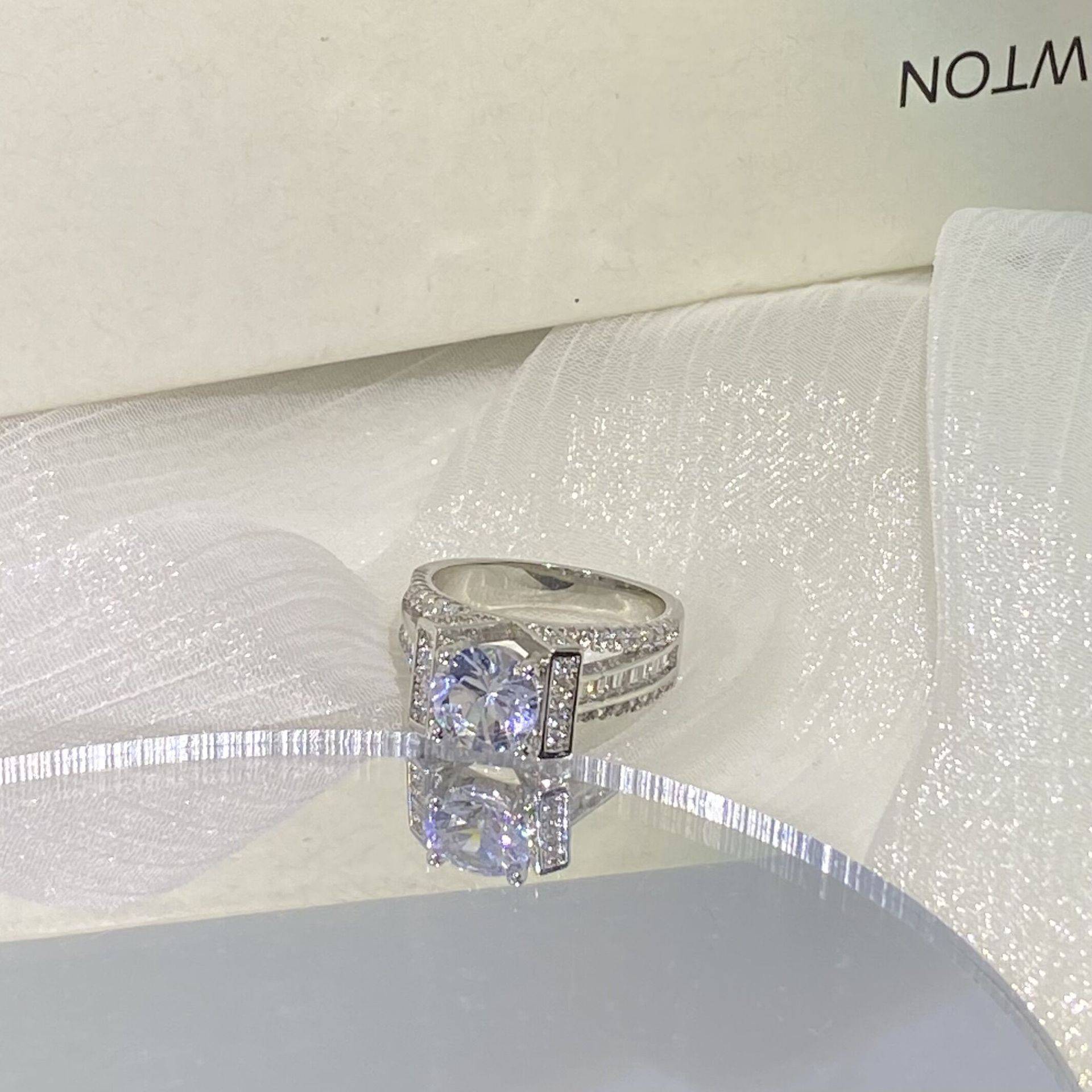 TIKTOK cross -border European and American vermiculite ring women's trend couple natural vermiculite inlaid diamond ring