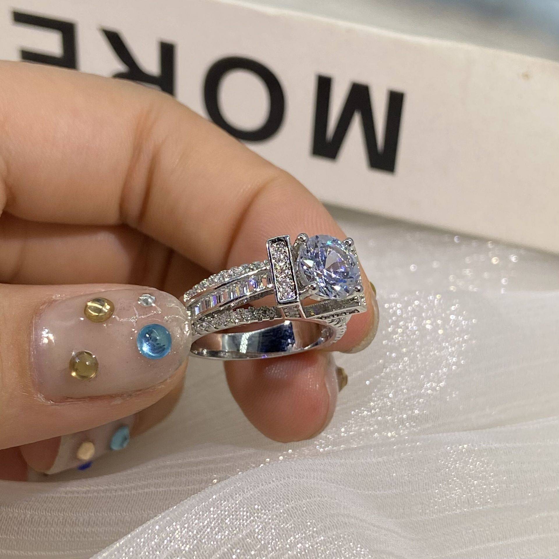 TIKTOK cross -border European and American vermiculite ring women's trend couple natural vermiculite inlaid diamond ring