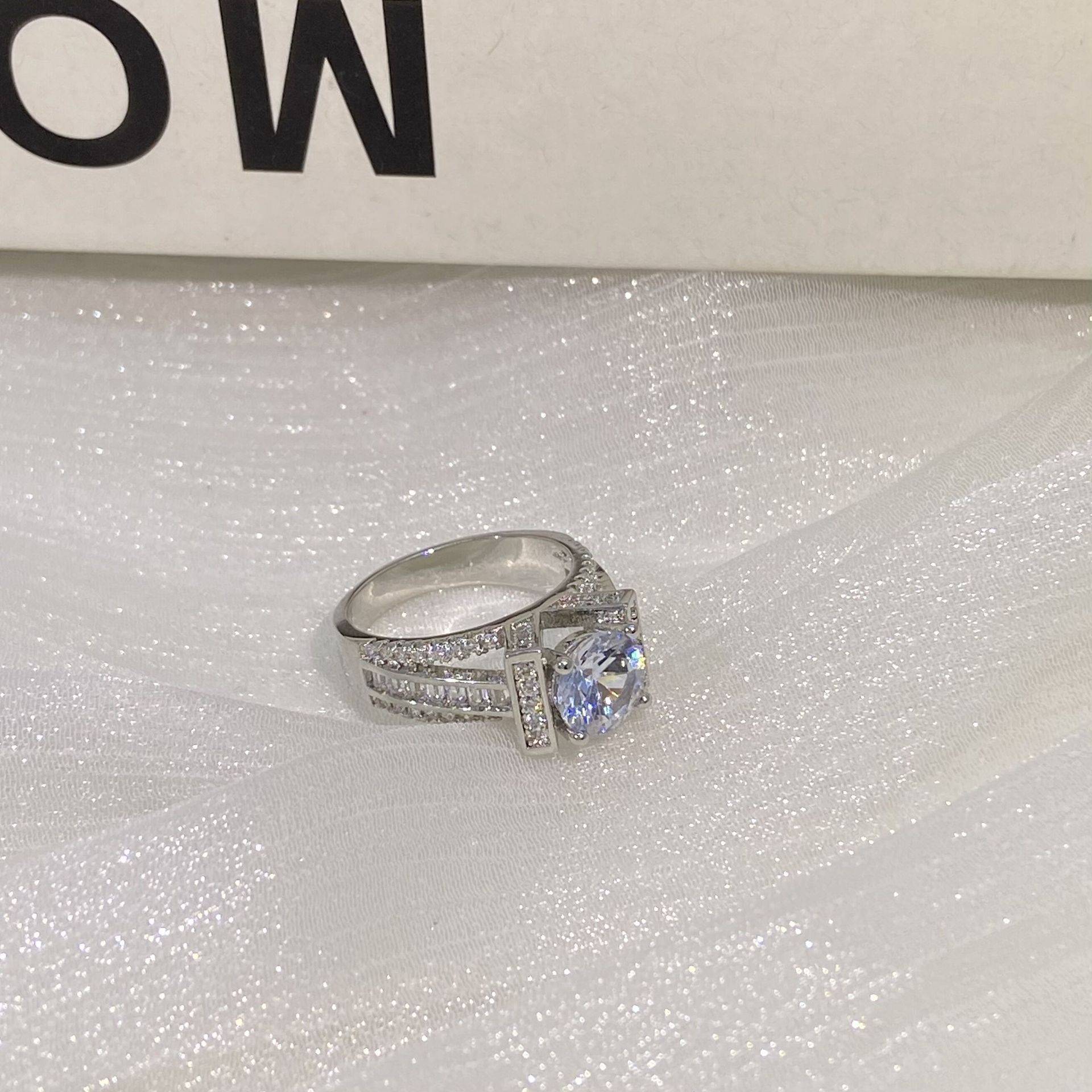 TIKTOK cross -border European and American vermiculite ring women's trend couple natural vermiculite inlaid diamond ring
