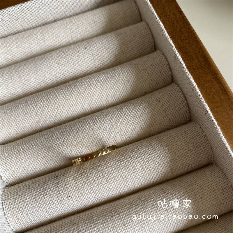 Close Eye Guru Home Jewelry Golden Fish Scales Ring Titanium Steel Golding Ring Ring Ring Hand -free