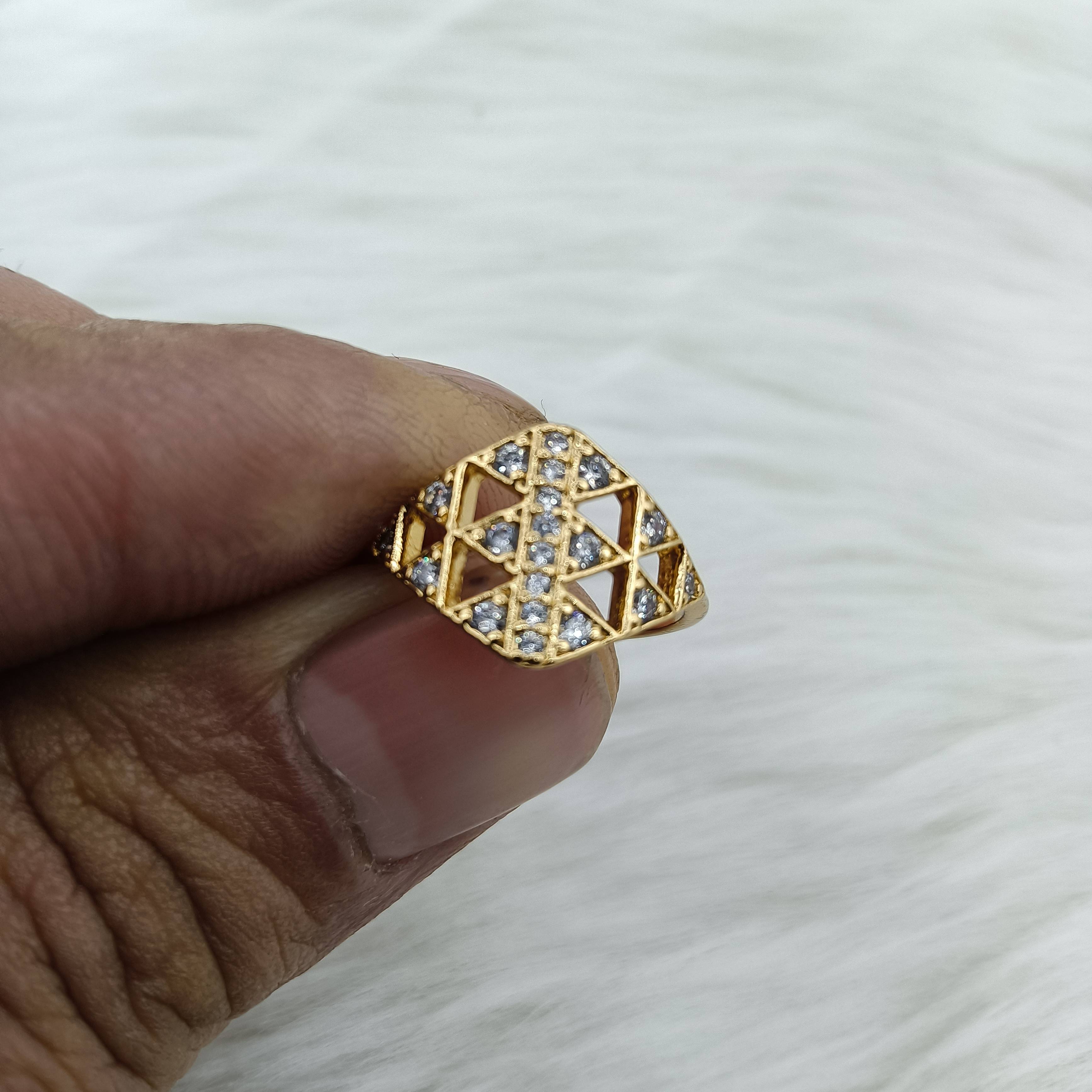 15 European and American original single fashion trendy temperament is versatile and exquisite, simple, personality plating, gold -plated all -copper inlaid vermiculite ring