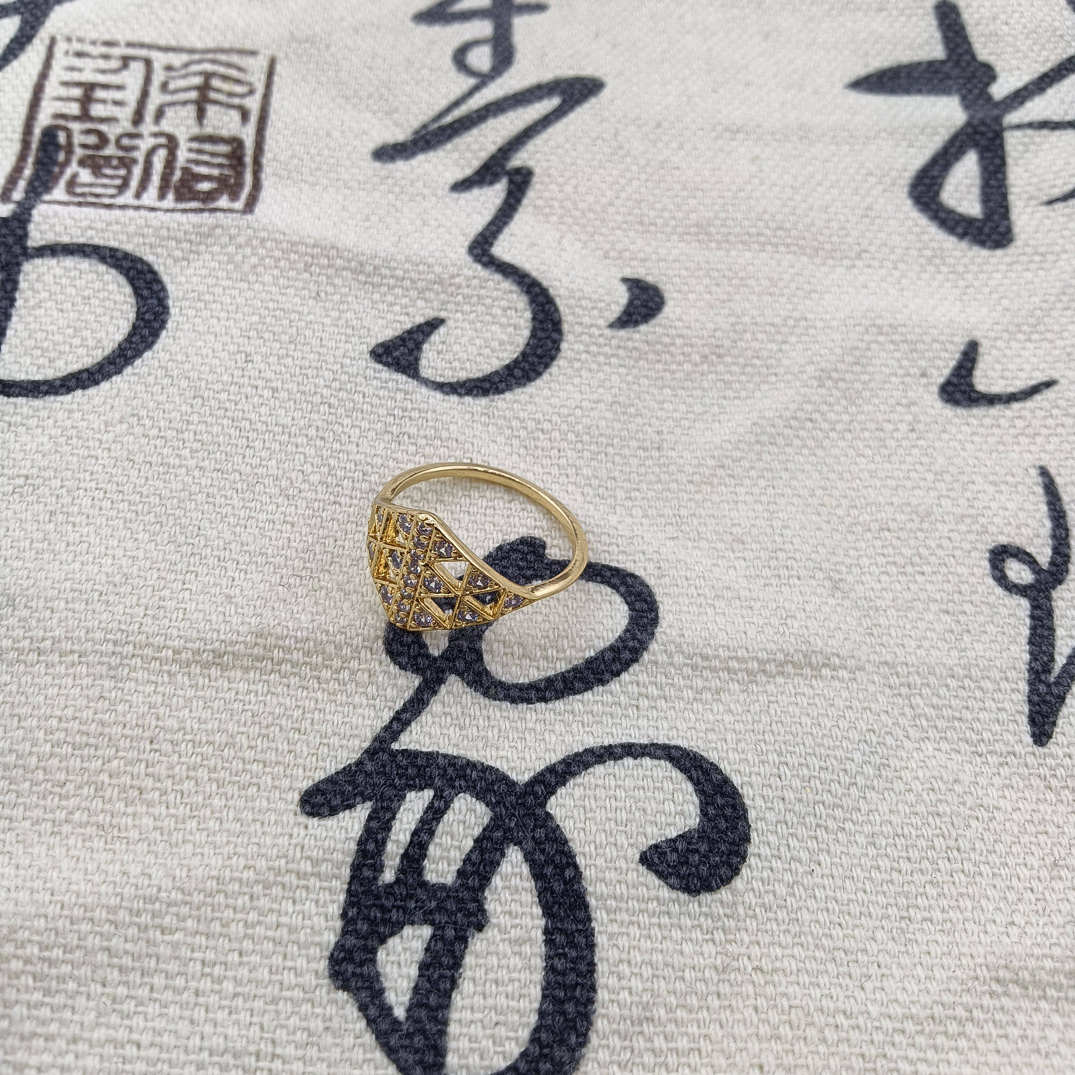 15 European and American original single fashion trendy temperament is versatile and exquisite, simple, personality plating, gold -plated all -copper inlaid vermiculite ring