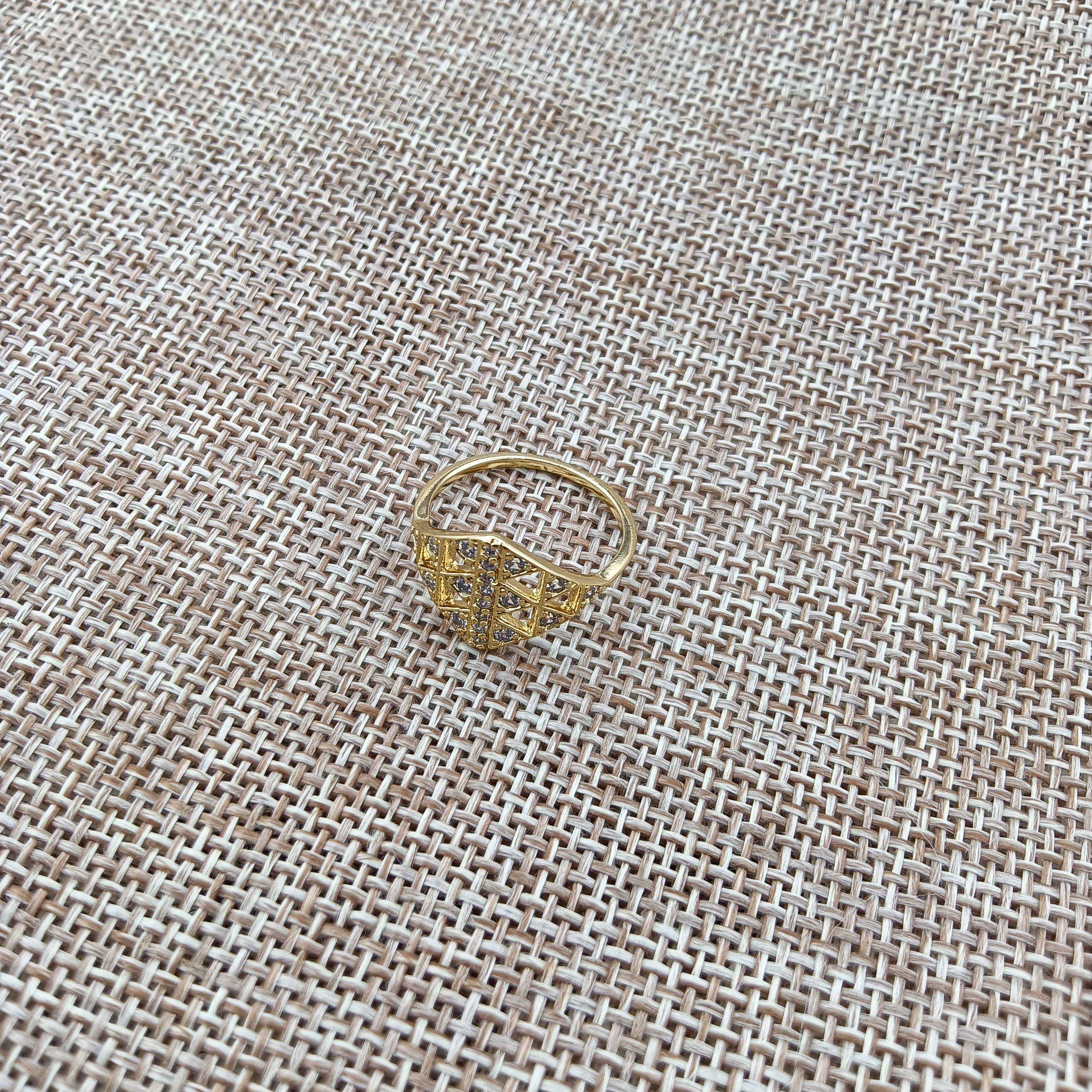 15 European and American original single fashion trendy temperament is versatile and exquisite, simple, personality plating, gold -plated all -copper inlaid vermiculite ring