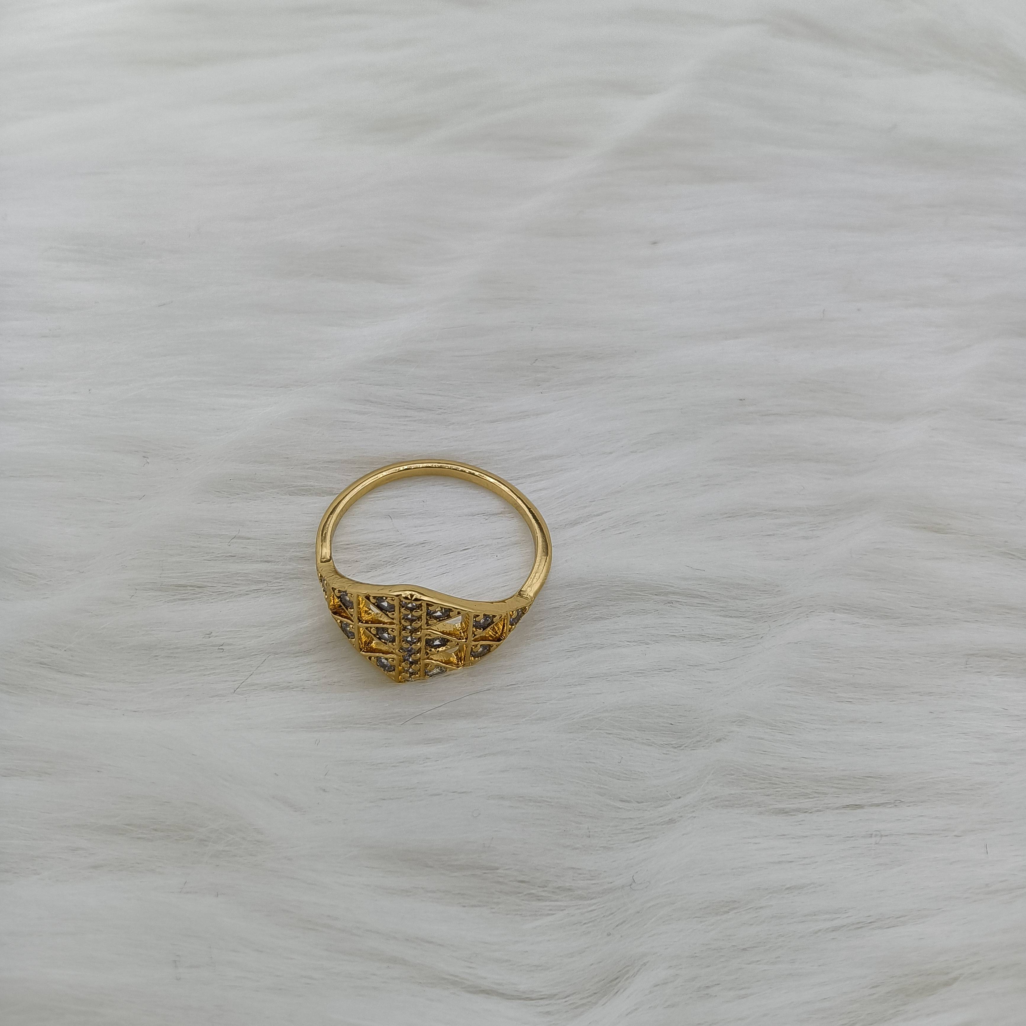 15 European and American original single fashion trendy temperament is versatile and exquisite, simple, personality plating, gold -plated all -copper inlaid vermiculite ring