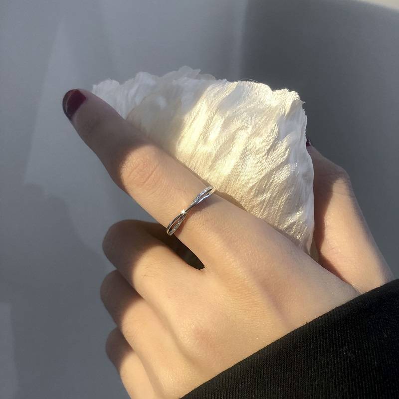 Pure silver rings Female niche design Vegetarian circle light luxury 2023 new tide high -level fingerprint ring fashion personality single ring