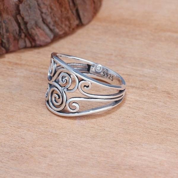 Zhenrong Wish hot selling new hollow flower ring European and American retro Thai silver black wedding ring female model