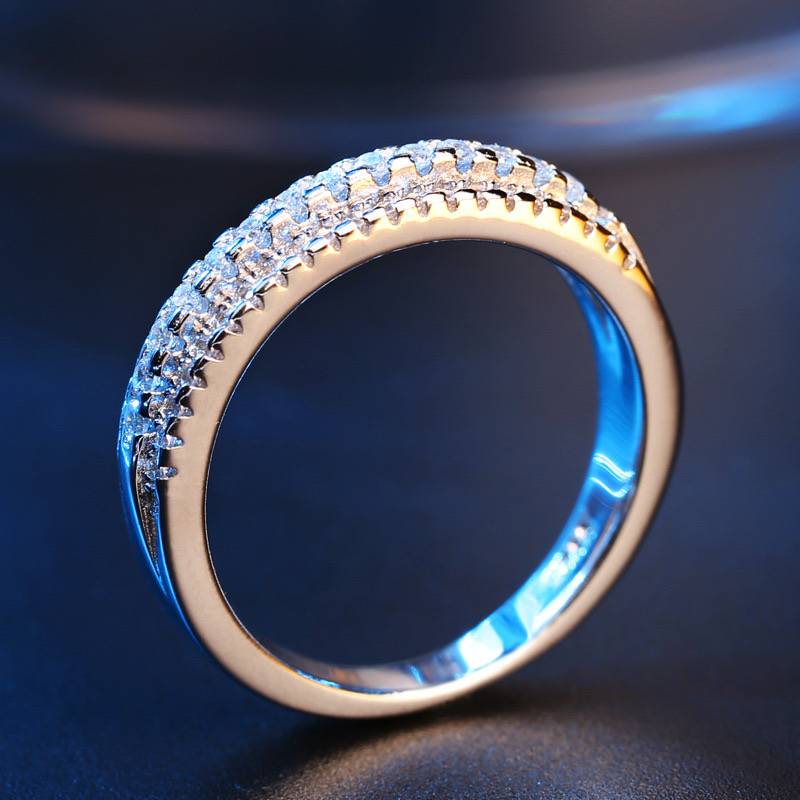 Cross -border best -selling white copper jewelry super glitter female poles Europe and the United States to ring the personality of the ring, the three rows of diamond ring women