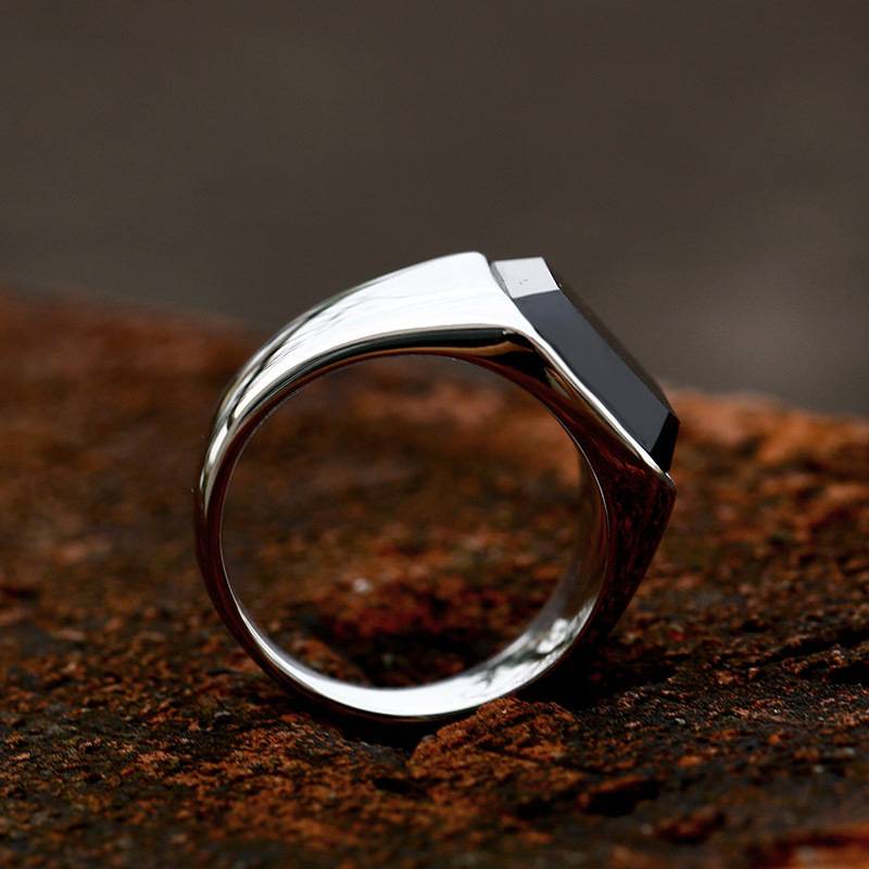 European and American niche hot selling jewelry snake -shaped wound black plane gemstone ring men's retro pattern rings
