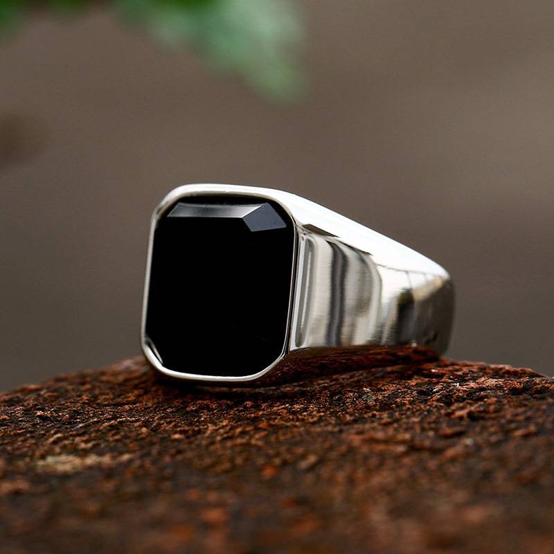 European and American niche hot selling jewelry snake -shaped wound black plane gemstone ring men's retro pattern rings