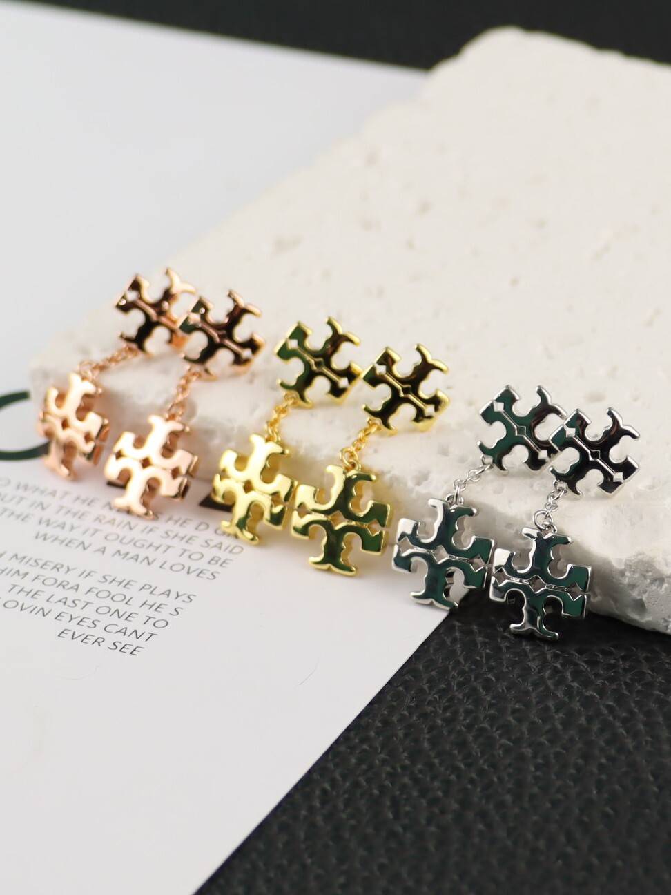Qingdao European and American jewelry TB wild classic earrings 2024 new simple commute light luxury earrings spot