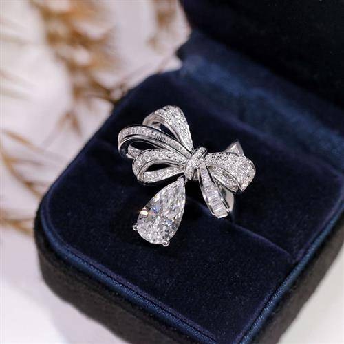 INS Wind Bow ring female niche design light luxury three -dimensional water drop pear -shaped high -carbon diamond middle finger ring