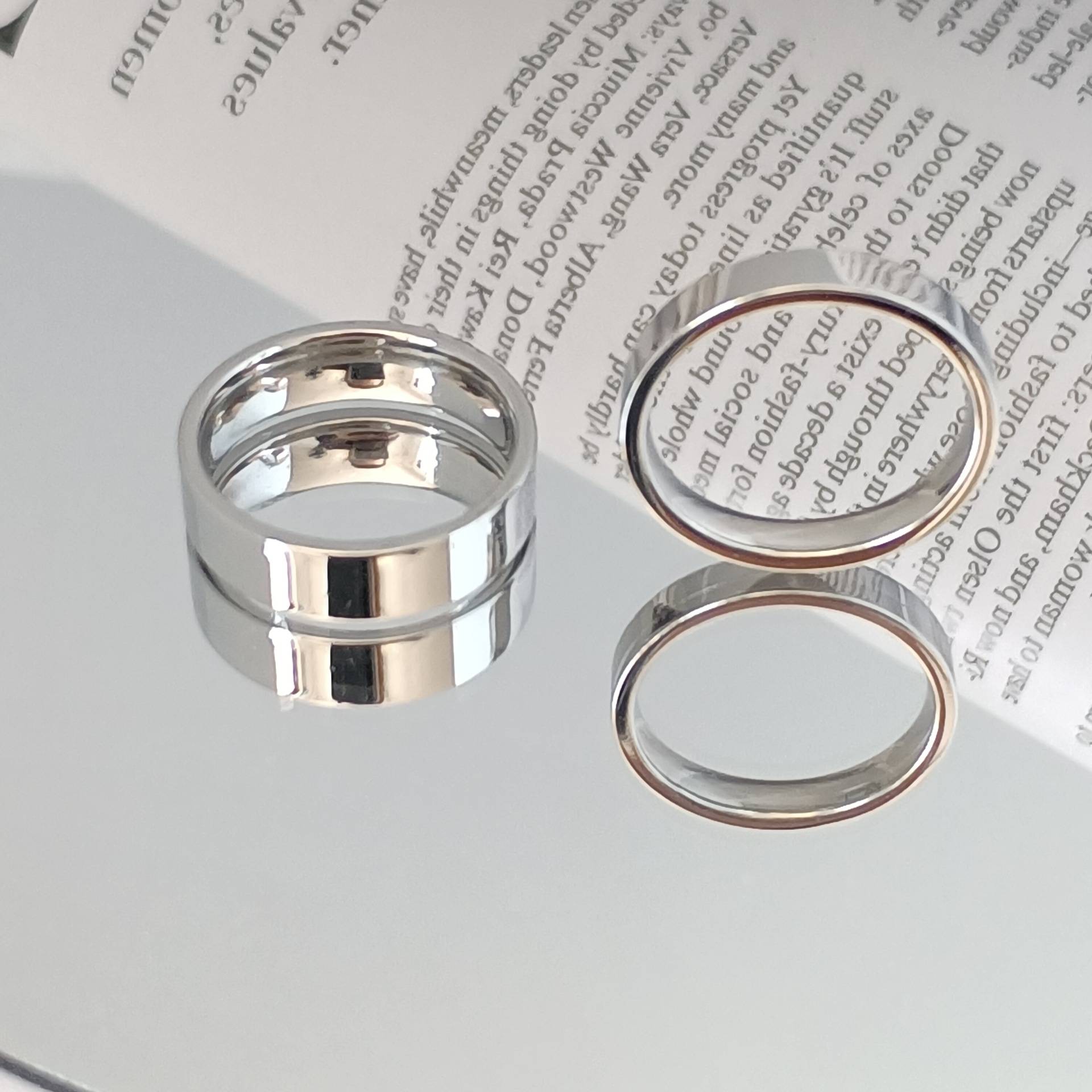 European and American new fashion minimalist light -faced titanium steel ring engraved printing plane stainless steel couple ring women do not lose color