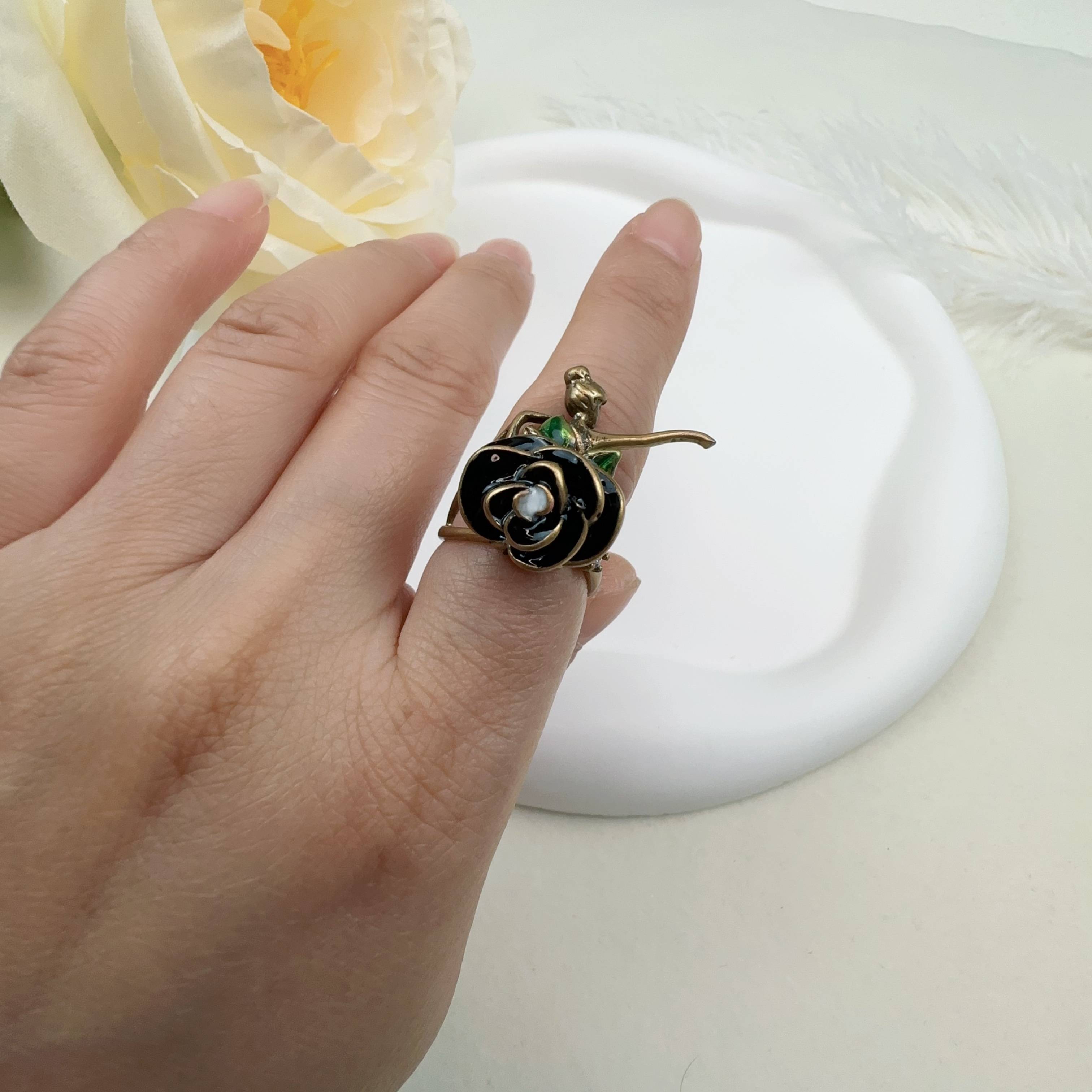 Middle enamel color mountain camellia fairy ring brass plating k golden niche design, retro, old versatile ring