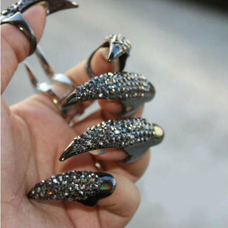 European and American retro eagle claw ring men's diamond rings 2 yuan store stalls source jewelry