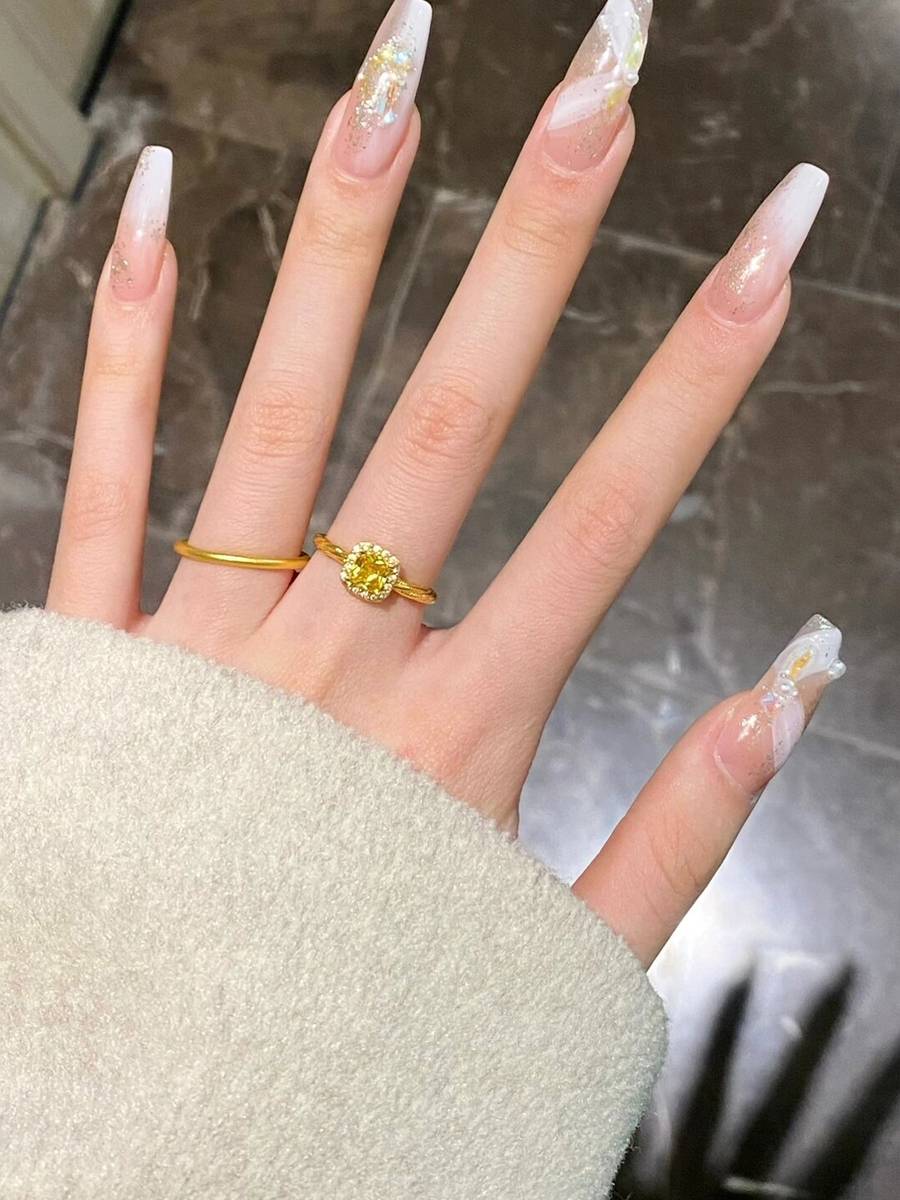 18K Golden Fang Sugar Ring Female Niche inlaid with yellow diamonds decorated with light luxury temperament Princess Fang Mosangstone diamond ring