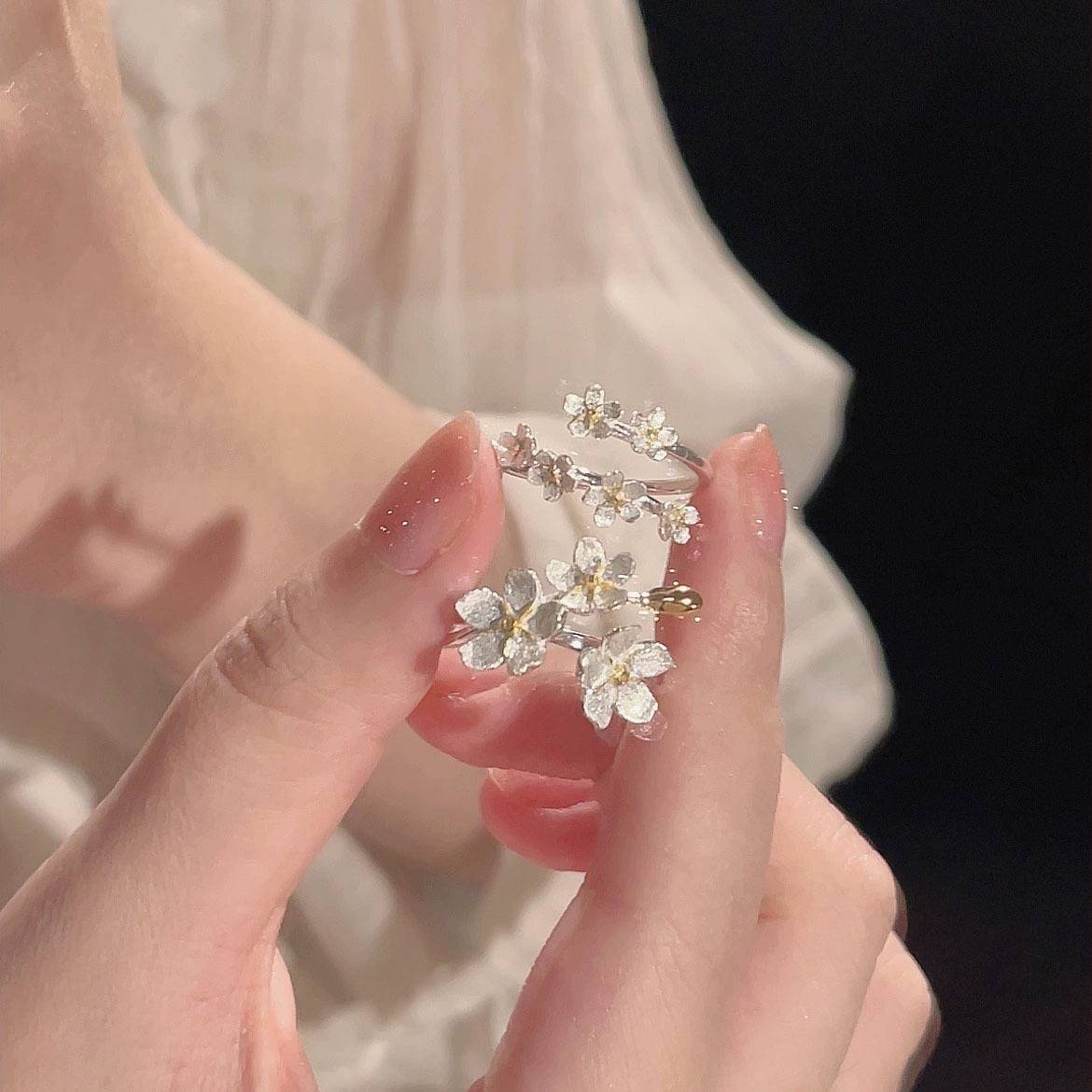 S three -dimensional flower ring Silver Iris Flower Ancient Wind Medieval French retro court European -style American exaggerated opening