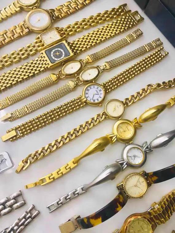 Overseas flowing across the sea in the sea, the old ancient queen quartz watch mechanical watch live room shooting link