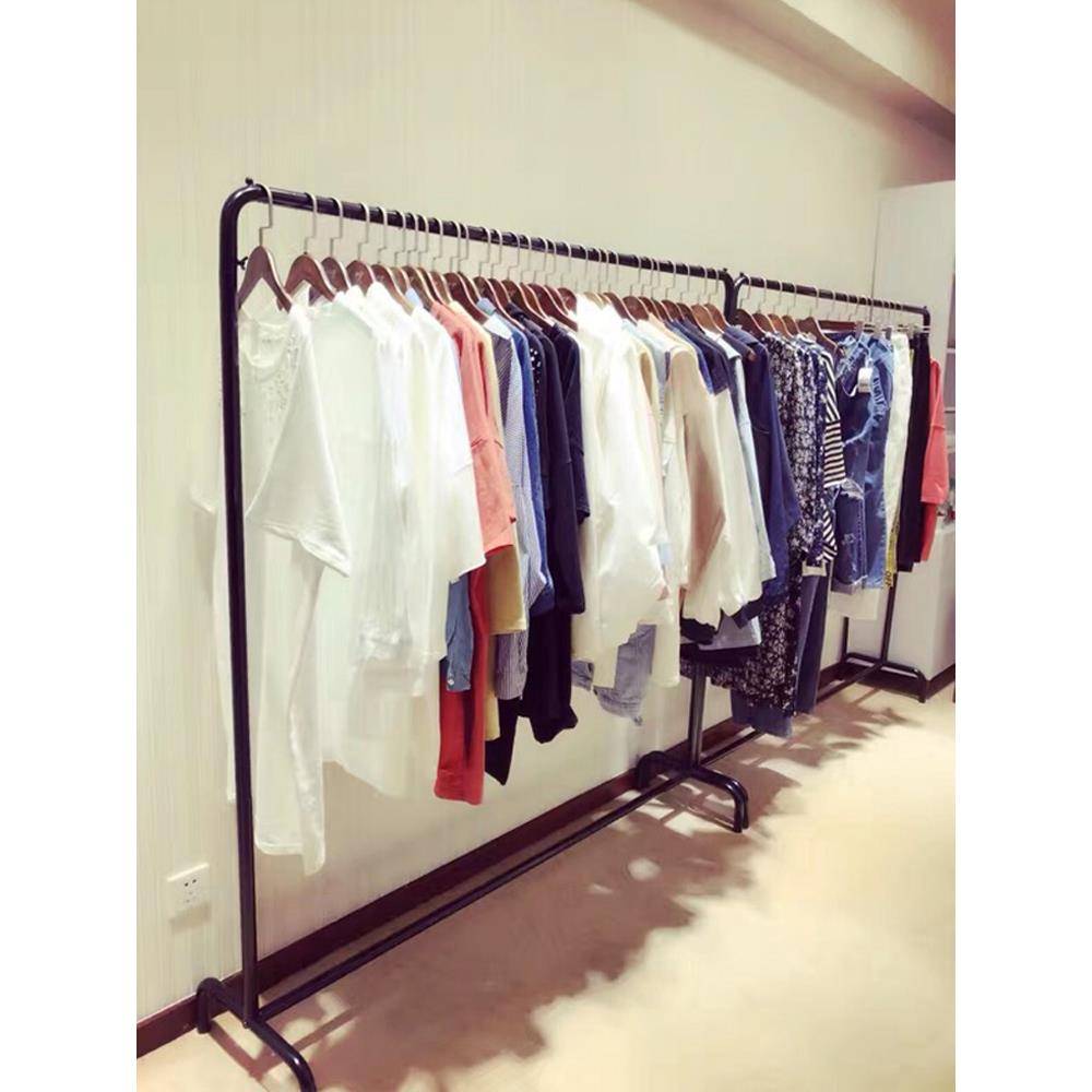 Family landing on the ground with a single -rod hanging rack bedroom in the drying rack room simple hanger simplicity drying clothes to store the shelf