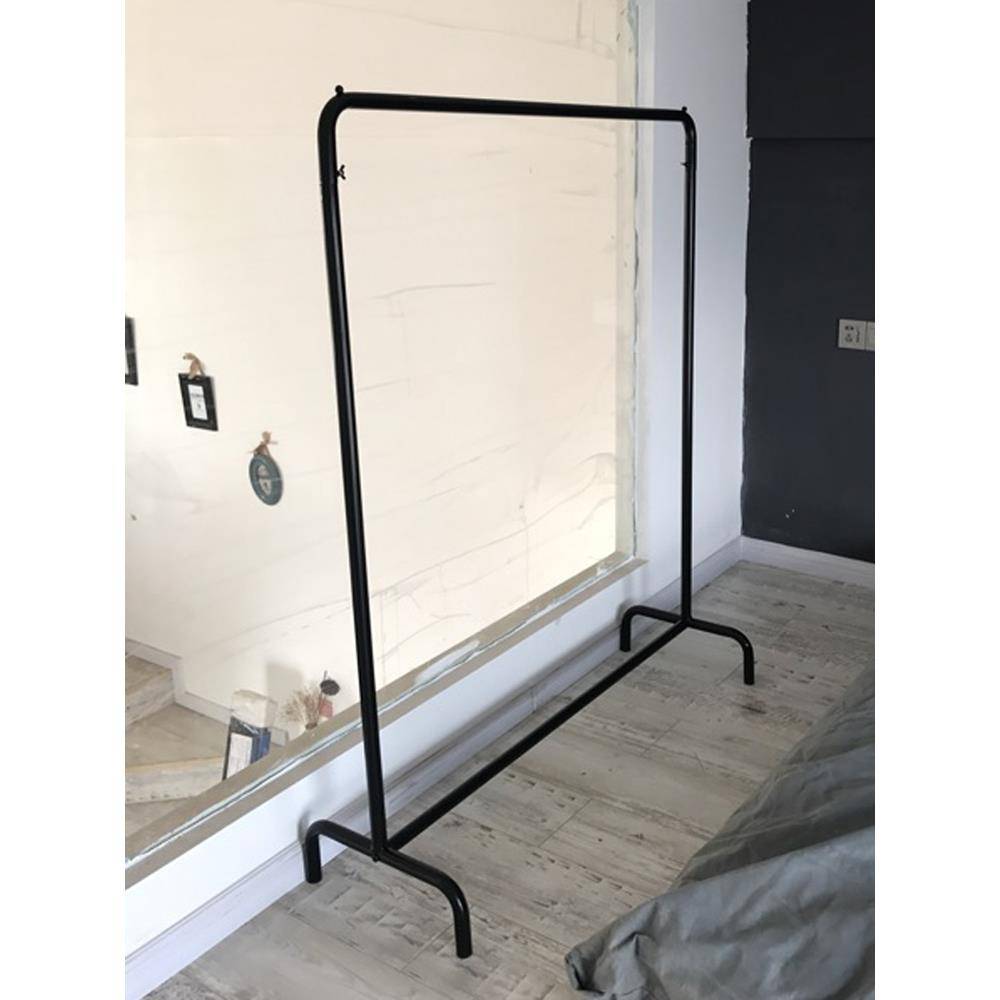 Family landing on the ground with a single -rod hanging rack bedroom in the drying rack room simple hanger simplicity drying clothes to store the shelf