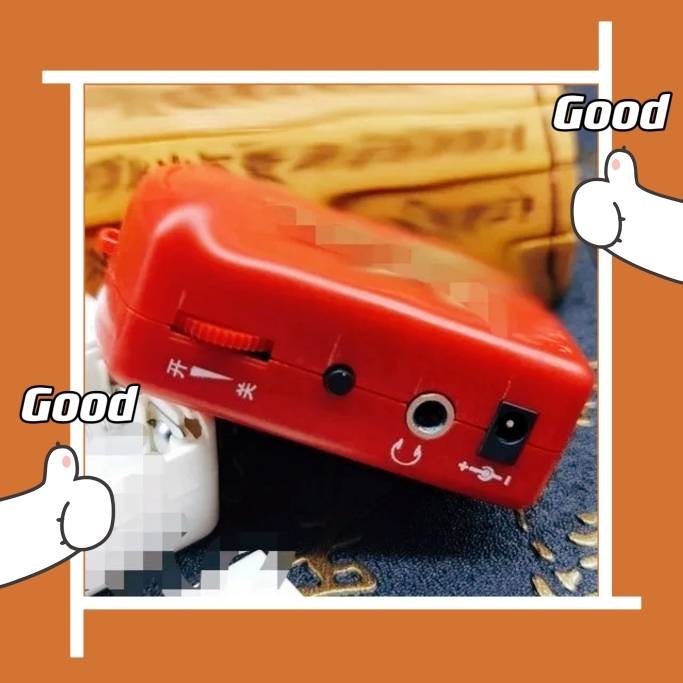 The old man listened to the home node player classic track broadcasting "Battery/Plug" small hanging neck