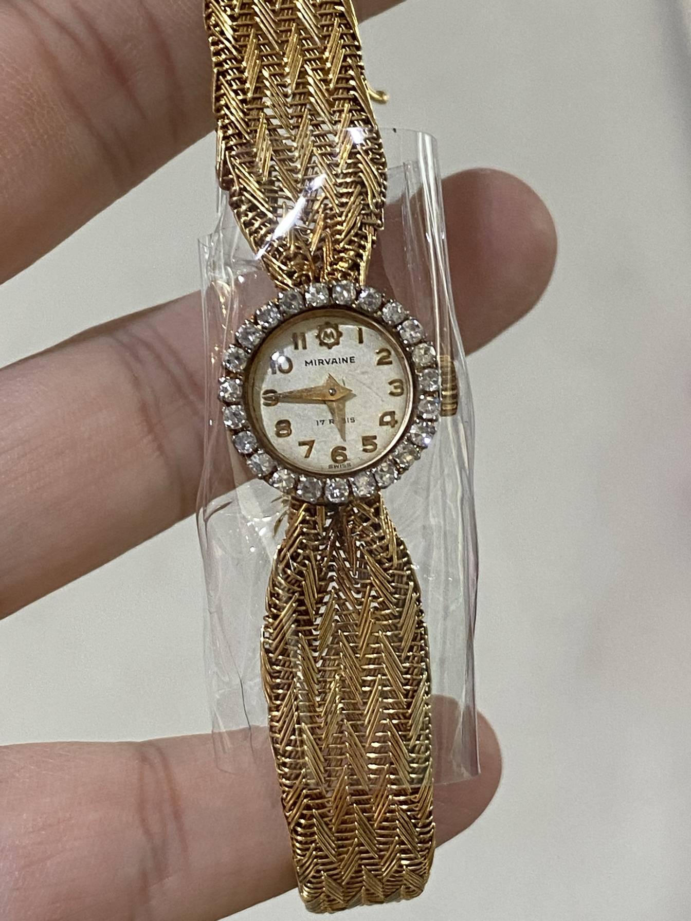 Middle -aged watch live broadcast special shooting antique retro golden temperament ladies watch one by one