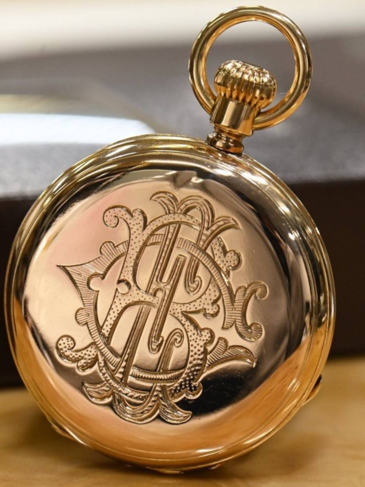 Overseas return pocket watch