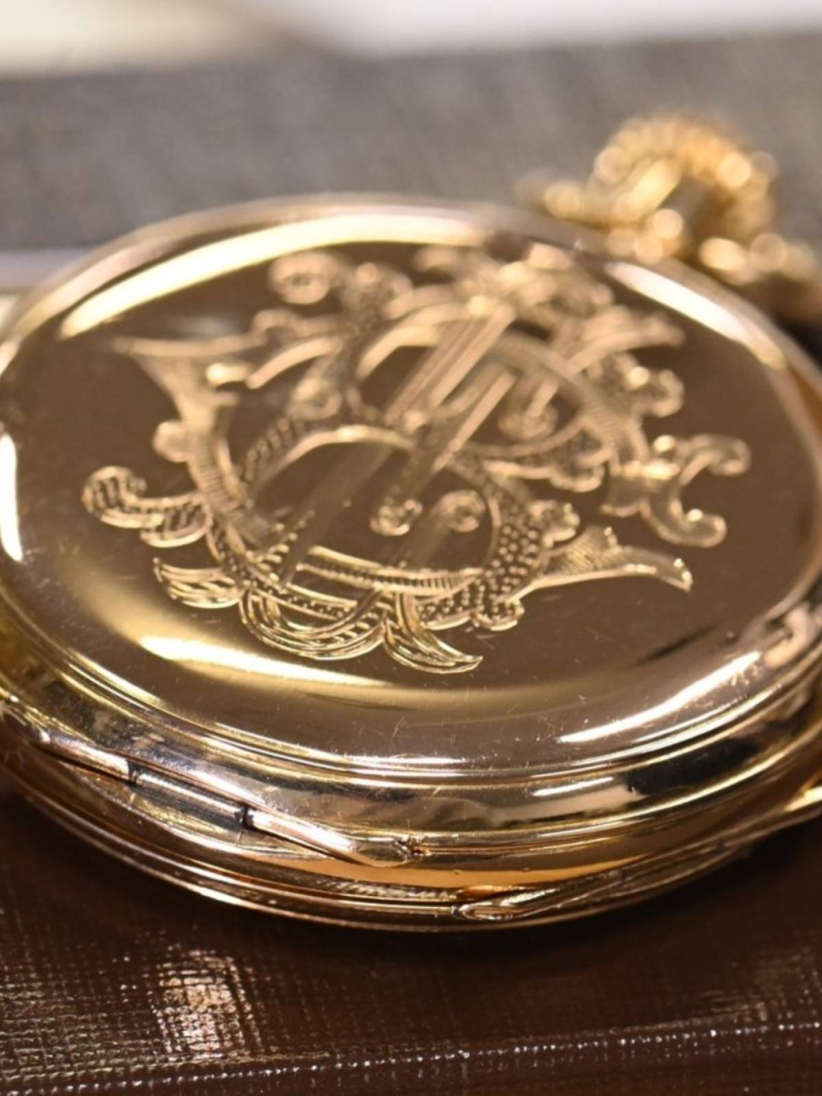 Overseas return pocket watch