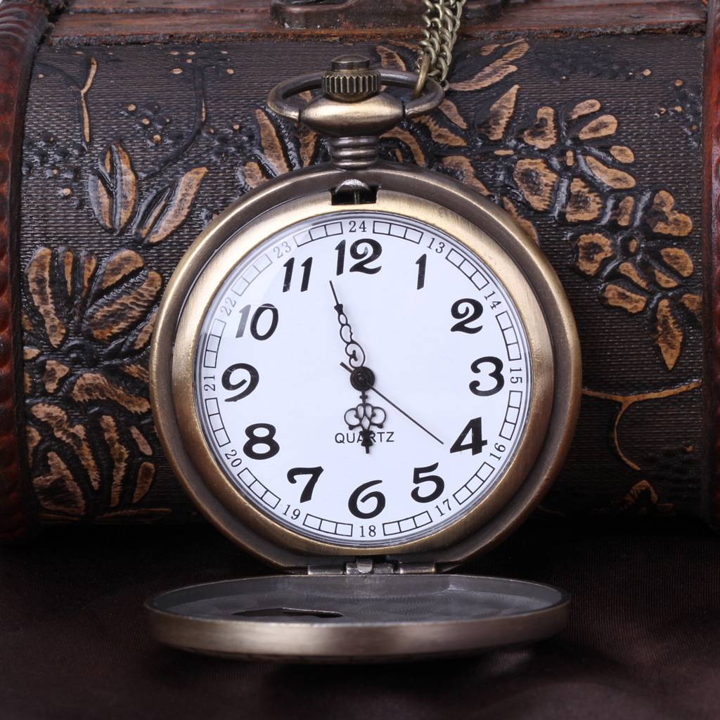 Large Eagle Show Wing Wing Wing retro hollow quartz semaphrophopper Watch Chain Watch 8107